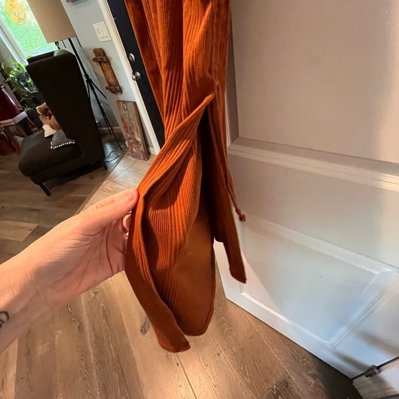 Sleeveless Dress - Picture 4 of 7